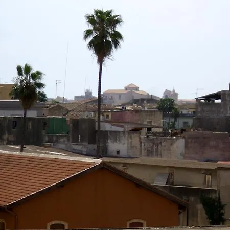 Tari Syracuse